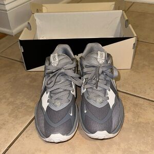 Men’s Kyrie Low 5 sneakers